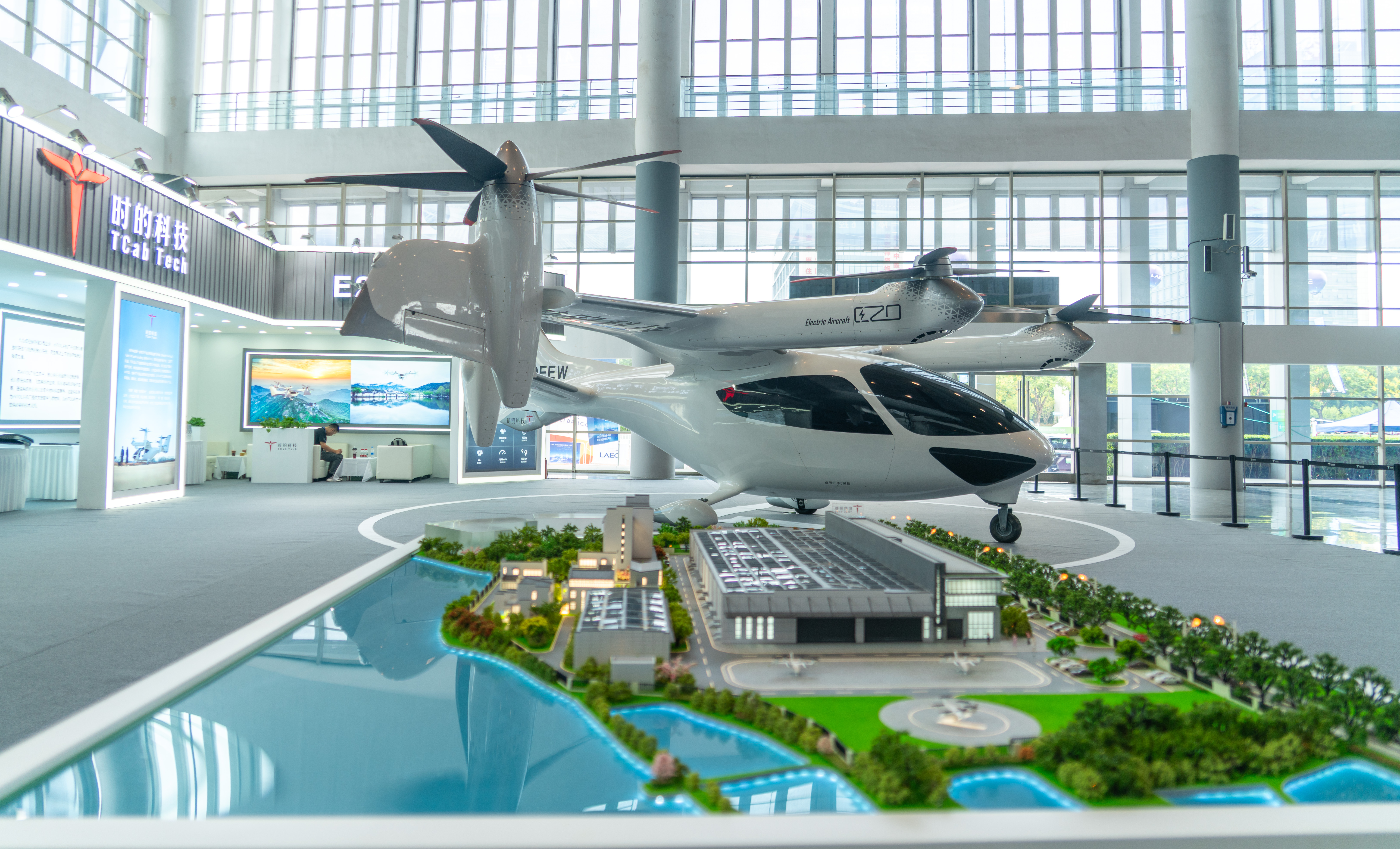 工口
E20 eVTOL亮相第四届低空经济发展大会